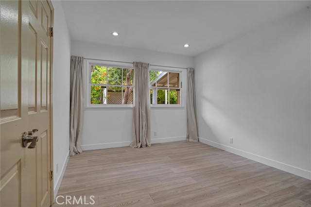 Detail Gallery Image 22 of 39 For 19710 Henshaw St, Woodland Hills,  CA 91364 - 4 Beds | 4 Baths