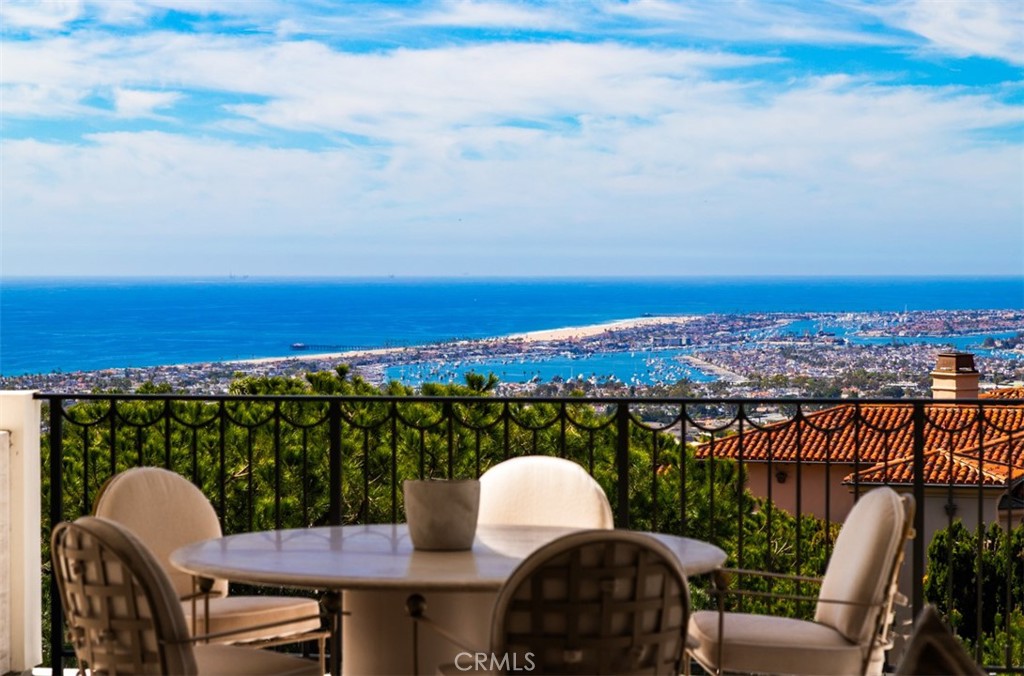 https://media.crmls.org/medias/e9127eaa-4cc5-4d3c-ab76-f84cb83f5658.jpg?preset=X-Large