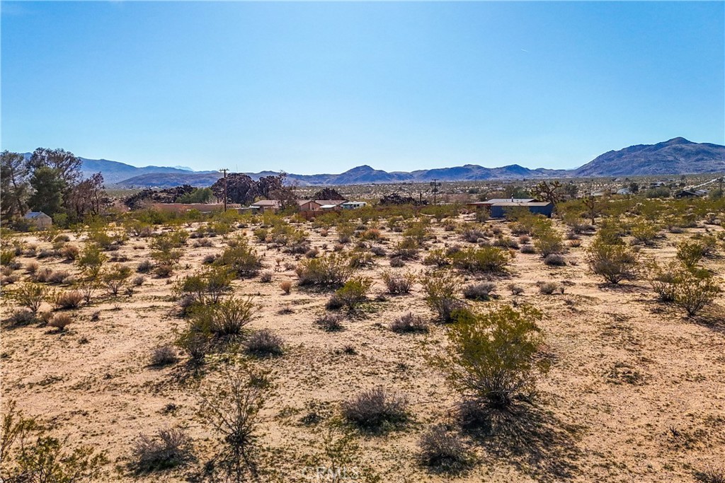 https://media.crmls.org/medias/e912d2ab-4935-4134-9b46-4aa33b71e90c.jpg?preset=X-Large