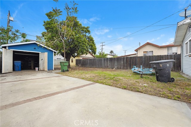 401 S Hidalgo Avenue, Alhambra CA: https://media.crmls.org/medias/e9132528-e2e9-464b-b59a-59be3b3d0212.jpg