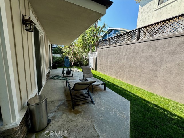 Detail Gallery Image 25 of 75 For 804 N Irena Ave #B,  Redondo Beach,  CA 90277 - 3 Beds | 2/1 Baths