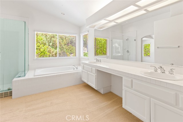 2311 Gillingham Circle, Thousand Oaks CA: https://media.crmls.org/medias/e9144699-9a17-4504-afbf-0fc2f234ddd3.jpg