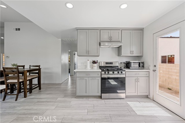 14428 Sayre Street photo 6