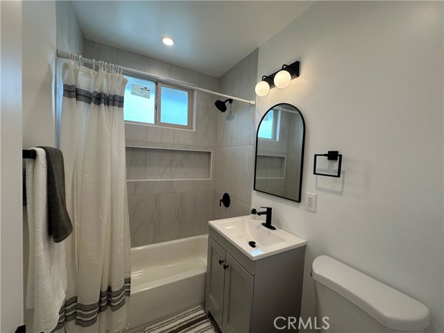 Detail Gallery Image 10 of 15 For 3160 Warwick Ave #4,  Los Angeles,  CA 90032 - 2 Beds | 1 Baths