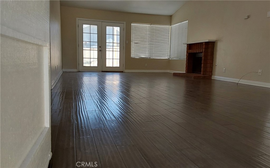 https://media.crmls.org/medias/e914a3f6-48b5-4759-8654-029fd6260c99.jpg?preset=X-Large