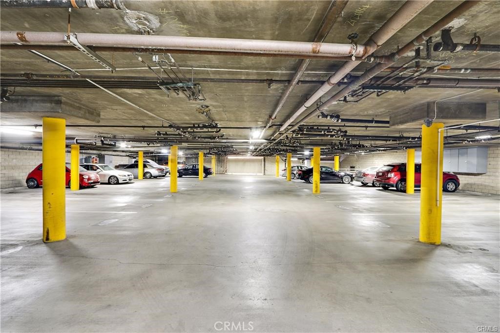 https://media.crmls.org/medias/e914aa9b-674f-4fdf-86c7-5e7c42ec47b6.jpg?preset=X-Large