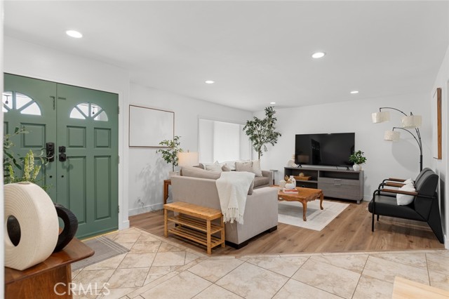 Detail Gallery Image 5 of 40 For 6582 Corrine Cir, Huntington Beach,  CA 92647 - 3 Beds | 2 Baths