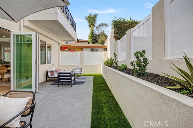 Detail Gallery Image 31 of 43 For 2203 Marshalfield #B,  Redondo Beach,  CA 90278 - 4 Beds | 3/1 Baths