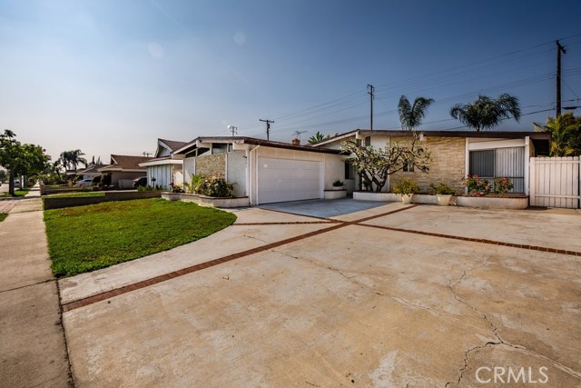 201 W Parkwood Ave, La Habra, CA 90631