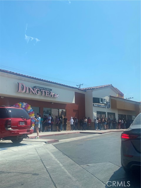 0, Los Angeles CA: https://media.crmls.org/medias/e91882e6-9718-4848-9f89-25d352c89ad7.jpg