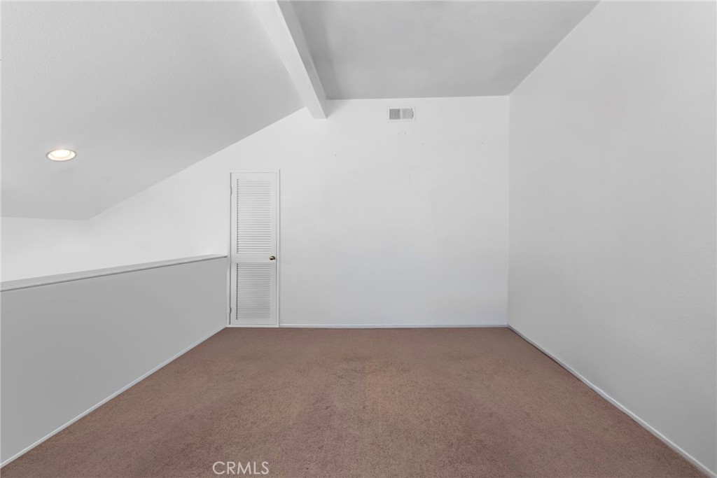 https://media.crmls.org/medias/e918cea3-19f5-4f46-a229-ac7fab2f2c66.jpg?preset=X-Large