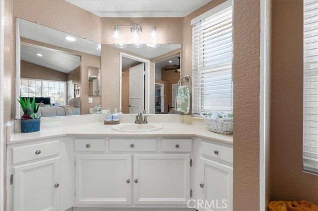 Detail Gallery Image 7 of 17 For 11375 Winery Dr., Fontana,  CA 92337 - 3 Beds | 2 Baths