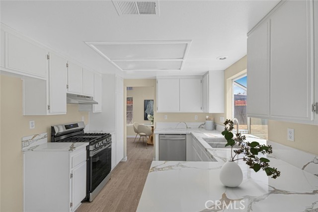 2608 W Oldfield Street, Lancaster CA: https://media.crmls.org/medias/e91a6de6-030f-4cae-bd33-6ec3be20baa7.jpg