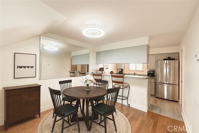 Detail Gallery Image 5 of 26 For 22131 Oxnard St, Woodland Hills,  CA 91367 - 2 Beds | 1/1 Baths