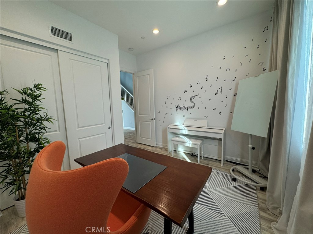 MLS #SR25228099 image #9