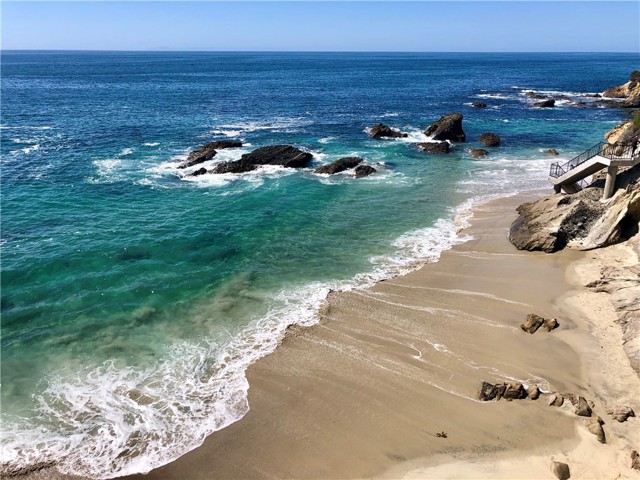 240 Moss, Laguna Beach CA: https://media.crmls.org/medias/e91c490d-b039-49f2-9db7-ea6c22bf4030.jpg