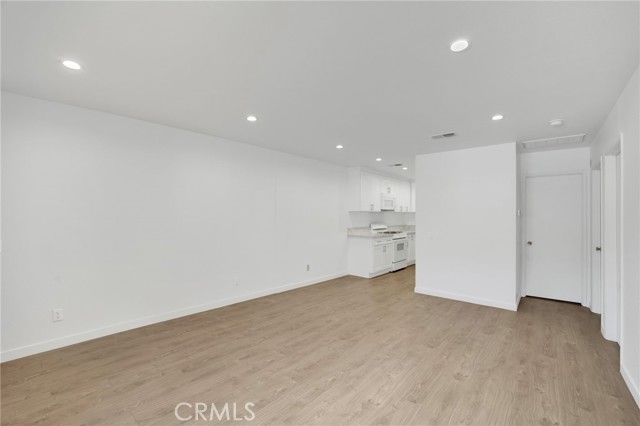 1117 Linden Avenue, Glendale CA: https://media.crmls.org/medias/e91c4921-fe04-4b4f-bb14-b66ab220c9b7.jpg