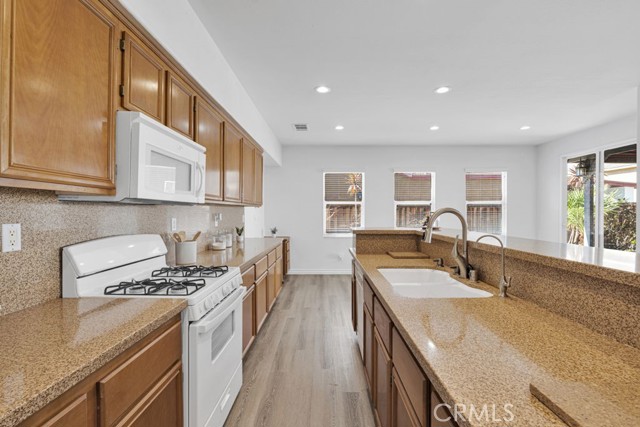 Detail Gallery Image 21 of 53 For 12636 Agave Bay, Victorville,  CA 92392 - 5 Beds | 3 Baths