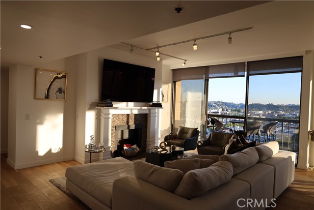 Detail Gallery Image 13 of 38 For 222 Monterey Rd #1603,  Glendale,  CA 91206 - 2 Beds | 2 Baths