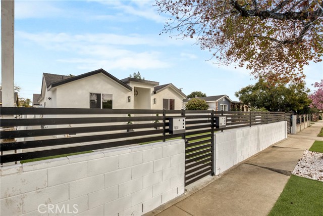 Detail Gallery Image 22 of 39 For 7040 Tyrone Ave, Van Nuys,  CA 91405 - 6 Beds | 4/1 Baths