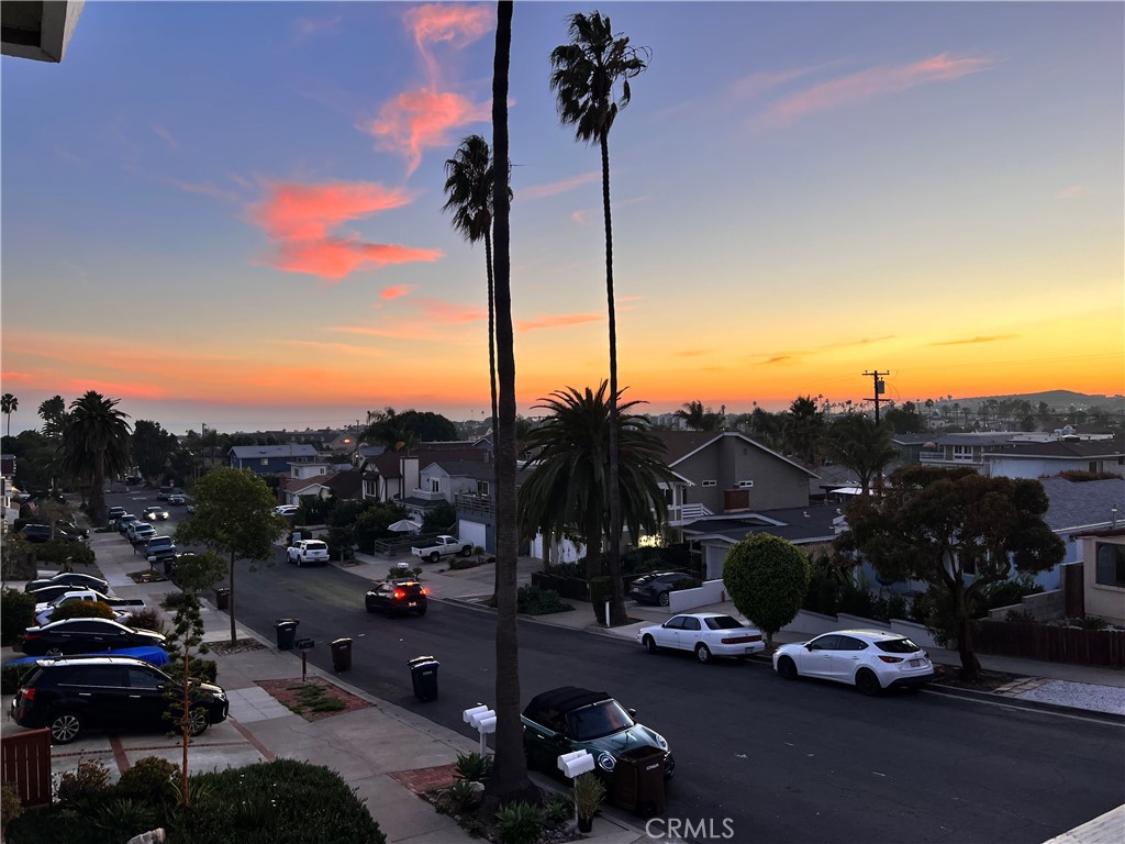 MLS #OC25102887 img 6
