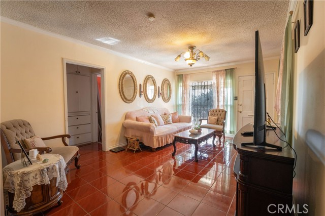 Detail Gallery Image 6 of 21 For 645 E 113th, Los Angeles,  CA 90059 - 3 Beds | 1 Baths