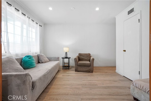 20854 runnymede st, Winnetka CA: https://media.crmls.org/medias/e91f530e-aeff-4298-85a8-107ca379c927.jpg