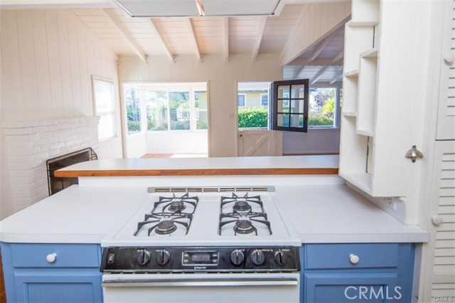 31612 Santa Rosa Drive, Laguna Beach CA: https://media.crmls.org/medias/e91f5f07-0c0f-4955-a916-c9d55e30f6ef.jpg