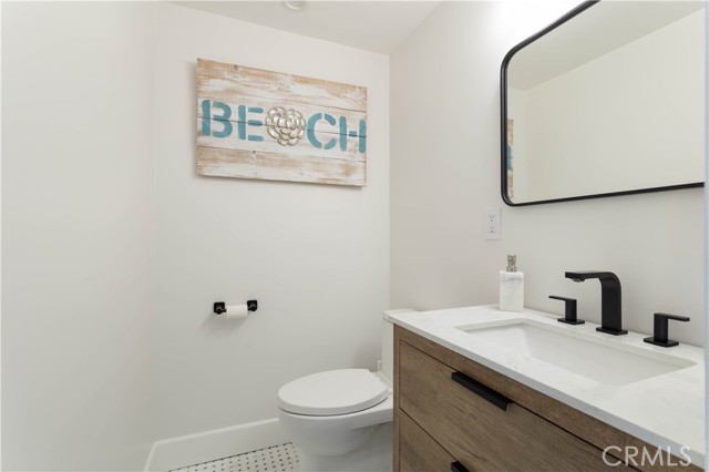 Detail Gallery Image 9 of 23 For 1520 Abalone, Newport Beach,  CA 92662 - 4 Beds | 3/2 Baths