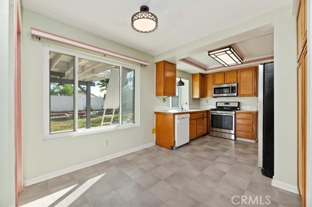 Detail Gallery Image 10 of 38 For 26045 Pinzon Ct, Moreno Valley,  CA 92555 - 4 Beds | 2/1 Baths