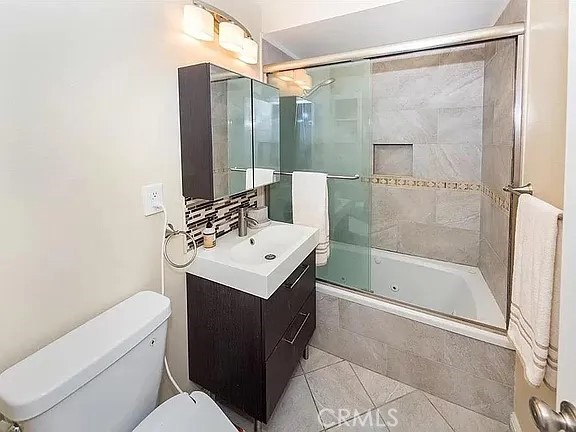 https://media.crmls.org/medias/e921f9d0-7cef-4584-9e59-7178459472d6.jpg?preset=X-Large