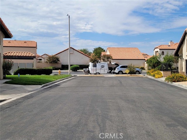 Detail Gallery Image 10 of 51 For 19242 Palm Way, Apple Valley,  CA 92308 - 2 Beds | 2/1 Baths