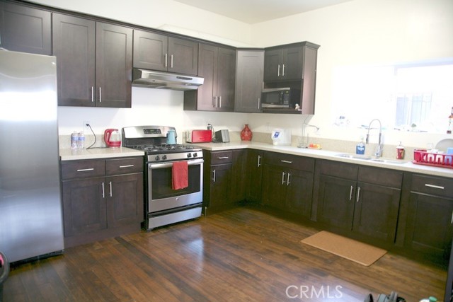 1327 W 35th Street, Los Angeles CA: https://media.crmls.org/medias/e9236c87-b535-4577-9923-0b2f24d752ac.jpg
