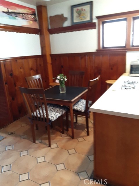 413 Ocean Avenue, Seal Beach CA: https://media.crmls.org/medias/e923fa41-bfa0-403d-83d4-238f9dd3a591.jpg