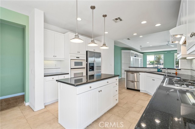 570 Olazabal Drive, Hemet CA: https://media.crmls.org/medias/e9243dee-f454-4fc8-9615-13881bb35da4.jpg
