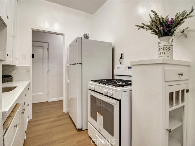 Detail Gallery Image 13 of 30 For 9949 Young Dr #204,  Beverly Hills,  CA 90212 - 1 Beds | 1 Baths