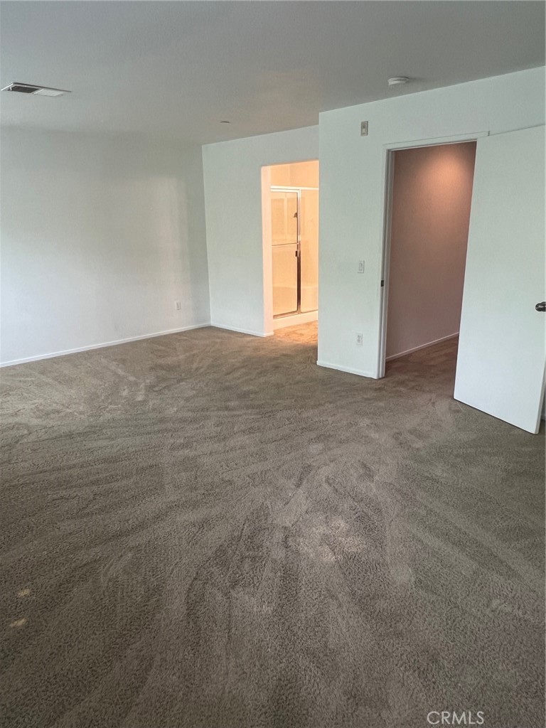 https://media.crmls.org/medias/e926697a-18fa-4132-b965-d927ff73b0ac.jpg?preset=X-Large