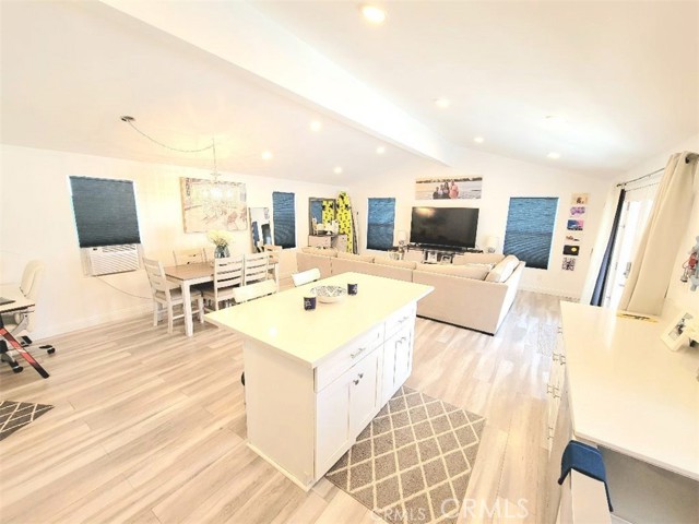 Detail Gallery Image 8 of 36 For 21752 Pacific Coast Hwy. 20a,  Huntington Beach,  CA 92646 - 2 Beds | 2 Baths