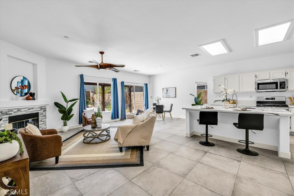 MLS #OC25102142 image #18