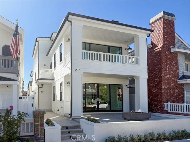 Detail Gallery Image 1 of 1 For 207 Garnet Ave, Newport Beach,  CA 92662 - 3 Beds | 4/1 Baths