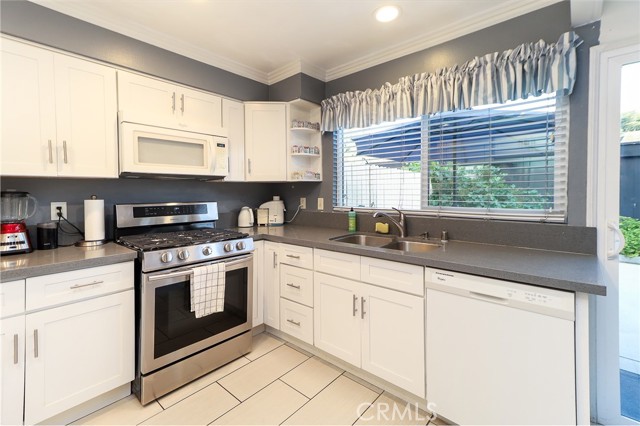 743 Smokewood Lane, San Dimas CA: https://media.crmls.org/medias/e928877e-480e-45f5-b889-fbfc3c67cee2.jpg