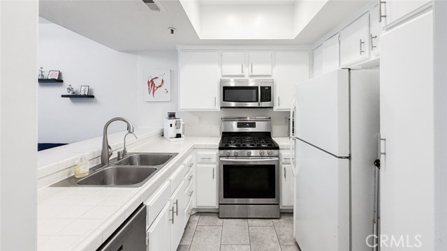 Detail Gallery Image 11 of 59 For 2563 Plaza Del Amo #204,  Torrance,  CA 90503 - 2 Beds | 2 Baths