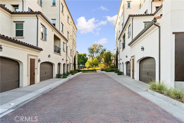 Detail Gallery Image 2 of 41 For 8900 Los Coyotes Ct #100,  Buena Park,  CA 90621 - 2 Beds | 2 Baths