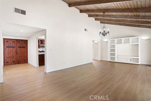 Detail Gallery Image 7 of 37 For 4551 Larkwood Ave, Woodland Hills,  CA 91364 - 5 Beds | 3 Baths