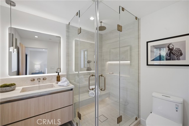 22518 Burbank photo 31