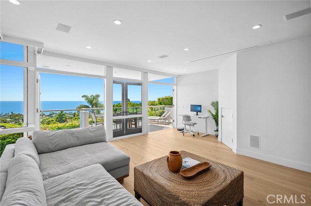 1061 Skyline Drive, Laguna Beach CA: https://media.crmls.org/medias/e92aa566-80b6-47b6-a20f-b1cc578ca596.jpg