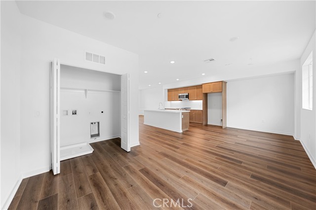 Detail Gallery Image 11 of 26 For 555 via Vallarta, Camarillo,  CA 93012 - 3 Beds | 2/2 Baths