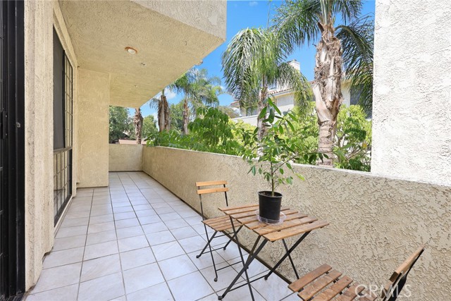 245 S Holliston Avenue, Pasadena CA: https://media.crmls.org/medias/e92b82c5-7128-4a7a-8bda-5df4ff77eb2b.jpg