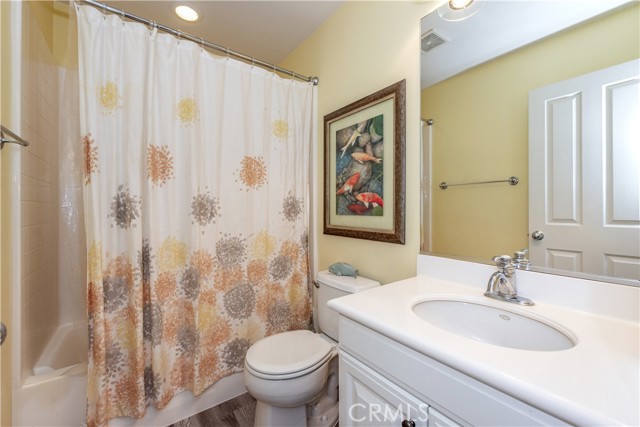80 Great, Irvine CA: https://media.crmls.org/medias/e92bb317-be47-436f-84ac-f14684738ebe.jpg