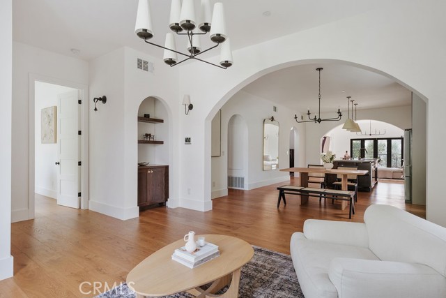 5142 Brynhurst Avenue, Los Angeles CA: https://media.crmls.org/medias/e92cc57e-f0c1-4a24-8f2c-0faf728e30c5.jpg